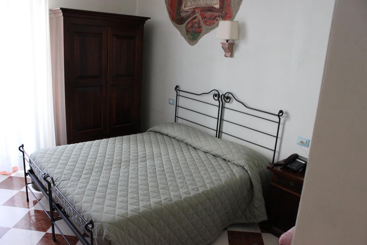 Villa Cosilinum Padula Bagian luar foto